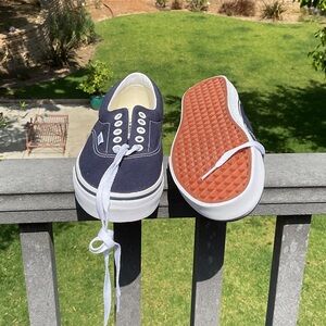 Vans Men’s 8.5 New Never worn Navy Canvas Low-Top Sneakers with White Laces